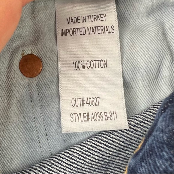 Agolde Jaden High Rise Cut off Shorts Size 23 Distressed Button Fly Heartbreaker - Picture 7 of 7